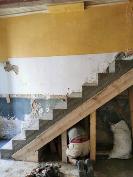 escalier en beton en cours de travaux
